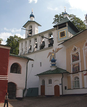 Звонница Псково-Печерского Свято-Успенского монастыря